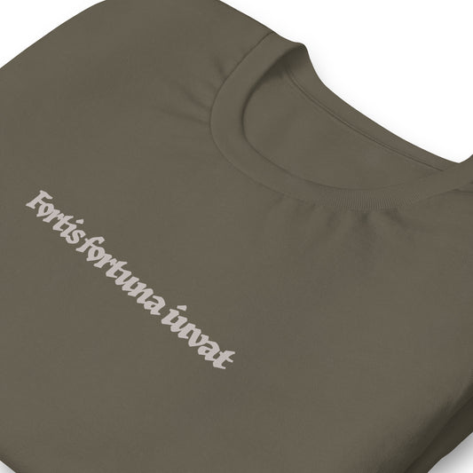 Fortis fortuna adiuvat Tee | iii